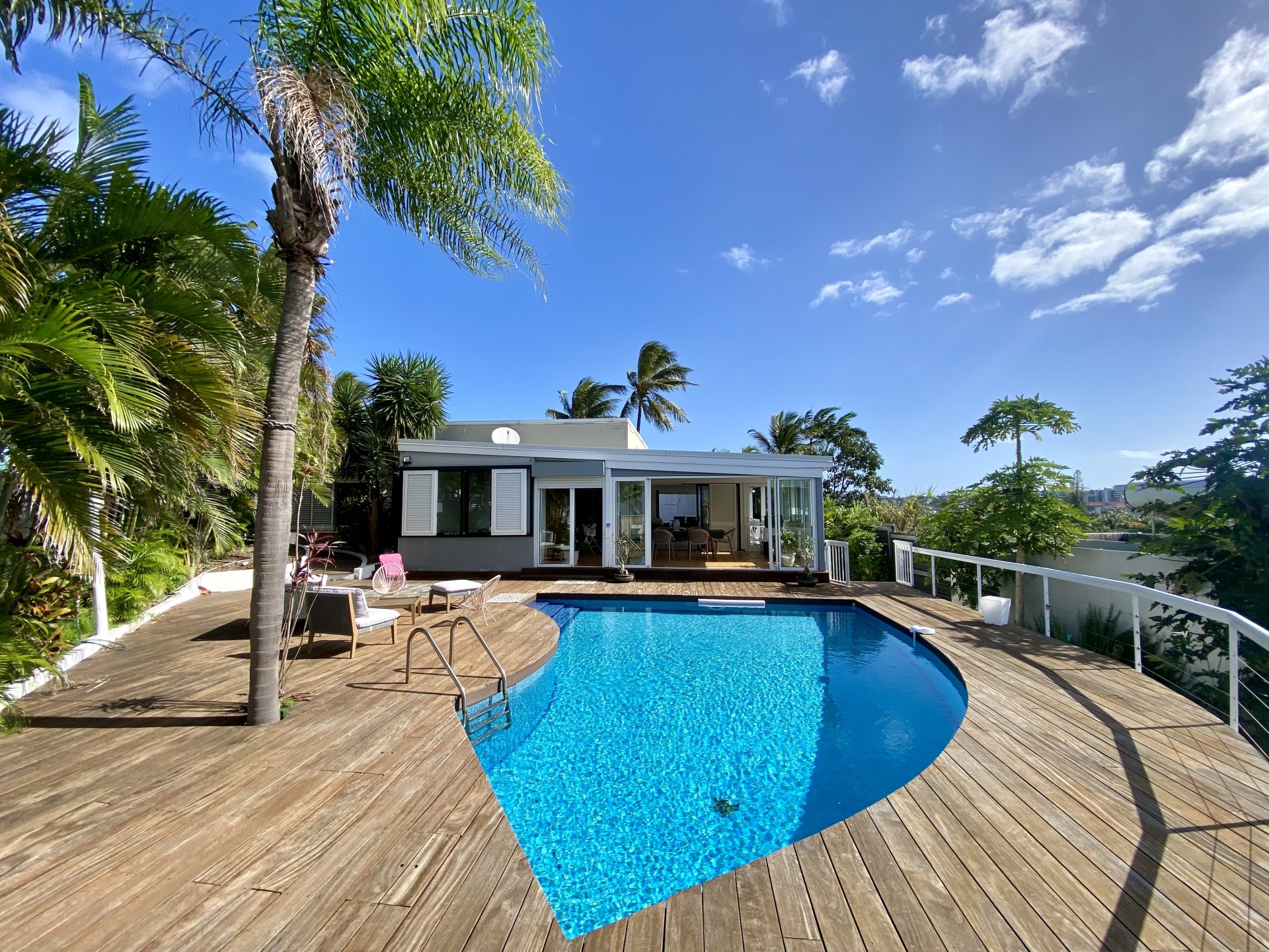 Piscine et maison
